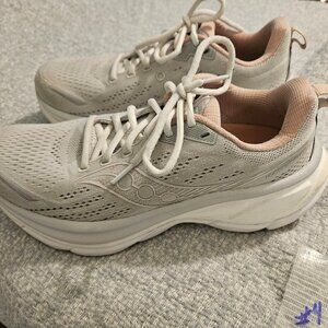Saucony womens running shoe, size 9, good cond.